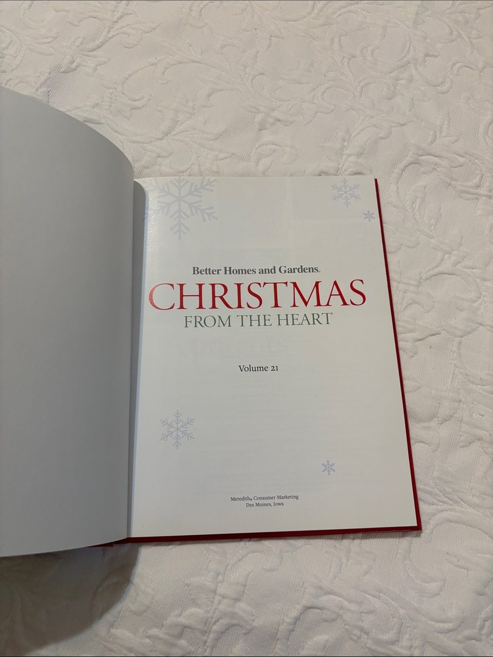 Better Homes And Gardens Holiday Book - Red, Green & Brown Cover - Picture 2 of 7